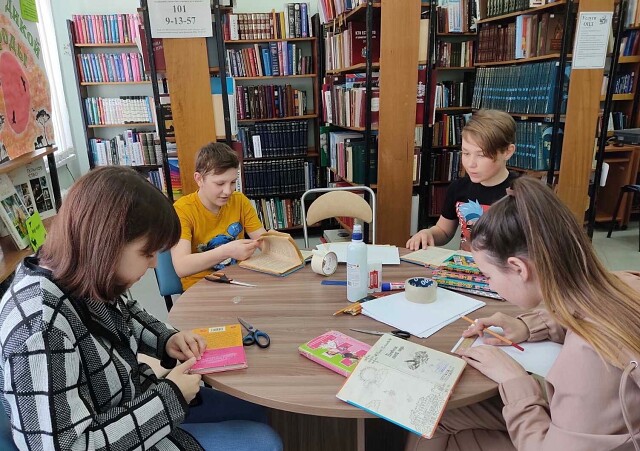 Акция по ремонту ветхих книг «Книжкин Айболит»